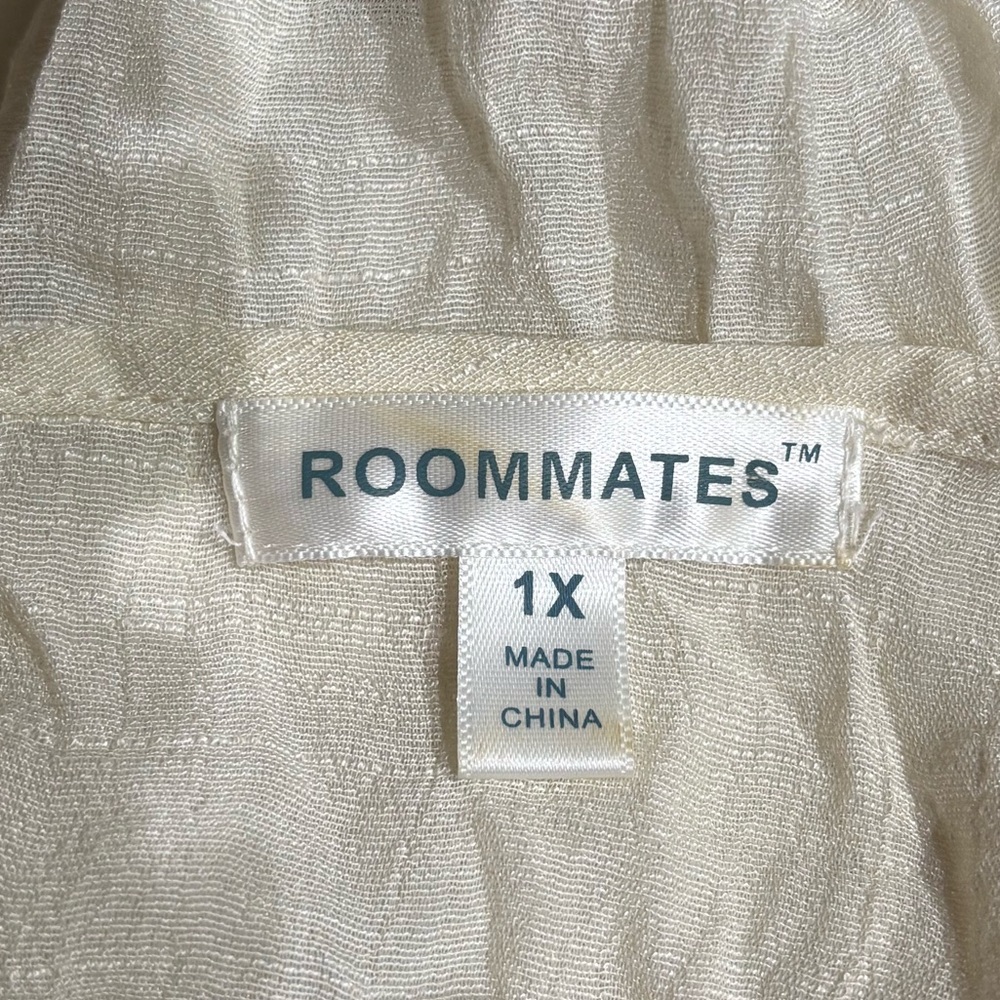 ROOMMATES Sheer Summer Top 1X - Picture 3 of 3